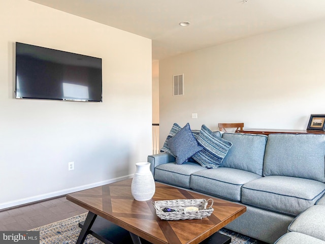 living room featuring recessed lighting, wood finished floors, visible vents, and baseboards