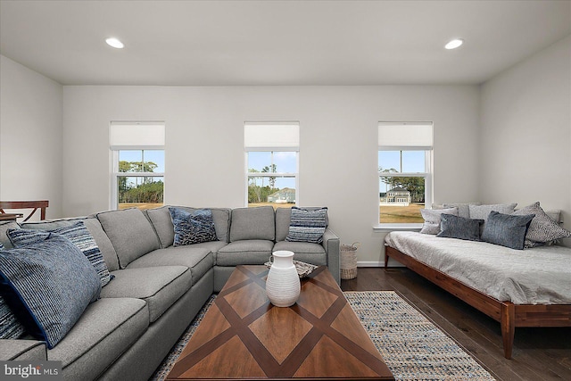 living room with dark wood-style floors, recessed lighting, and baseboards