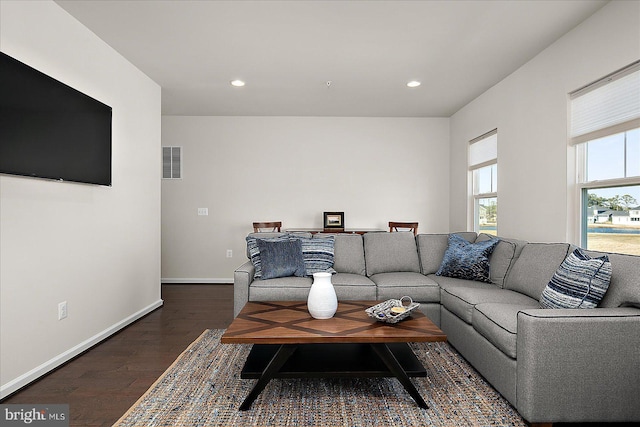 living room with dark wood-type flooring, recessed lighting, visible vents, and baseboards