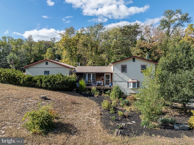 tri-level home featuring a wooden deck