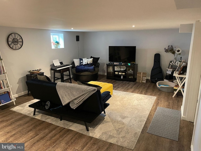 living area featuring dark wood-style floors, recessed lighting, and baseboards