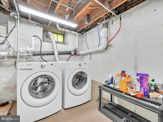 washroom with laundry area and independent washer and dryer