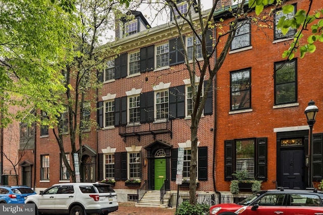 922 Clinton St, Philadelphia, PA 19107 - view of front facade with brick siding