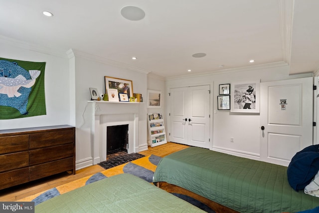922 Clinton St, Philadelphia, PA 19107 - bedroom with wood finished floors, a fireplace with flush hearth, ornamental molding, recessed lighting, and a closet