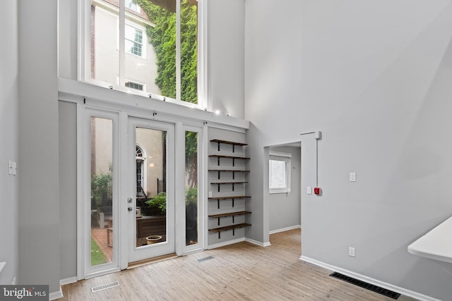 922 Clinton St, Philadelphia, PA 19107 - foyer entrance featuring a high ceiling, wood finished floors, and baseboards