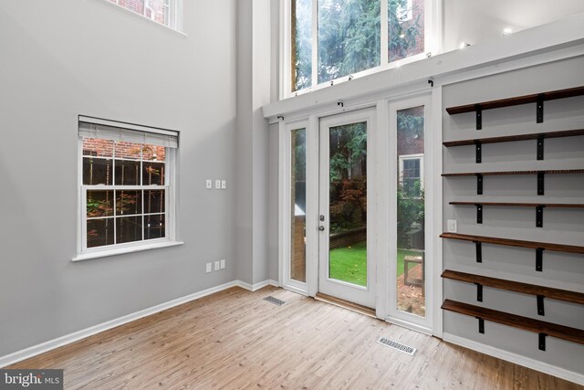 922 Clinton St, Philadelphia, PA 19107 - foyer entrance with a high ceiling, healthy amount of natural light, wood finished floors, and baseboards