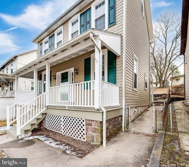 view of front of house with covered porch