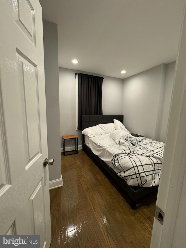 bedroom with dark wood-type flooring, recessed lighting, and baseboards