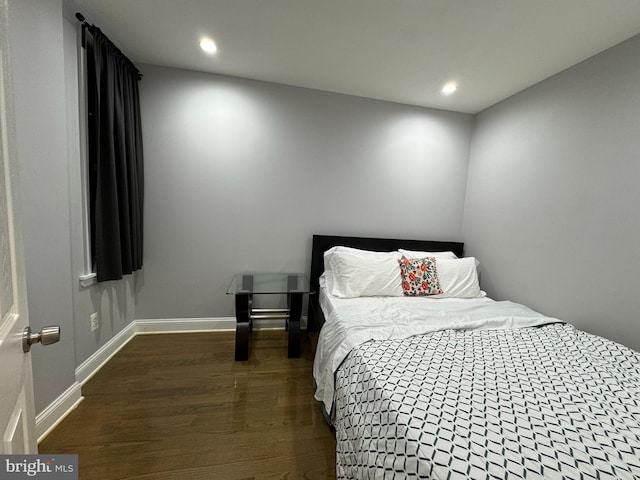 bedroom featuring dark wood-style floors, baseboards, and recessed lighting