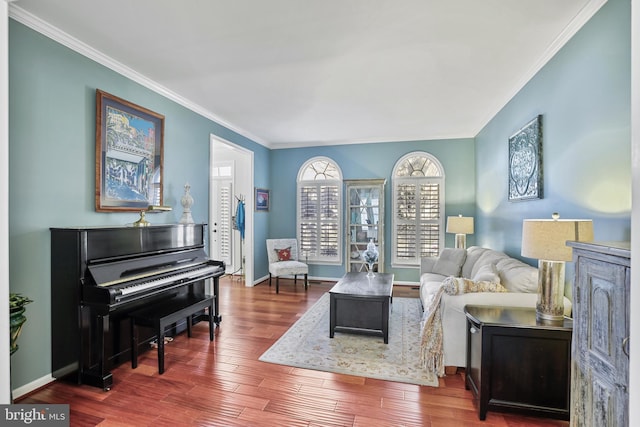 living room featuring ornamental molding, wood finished floors, and baseboards