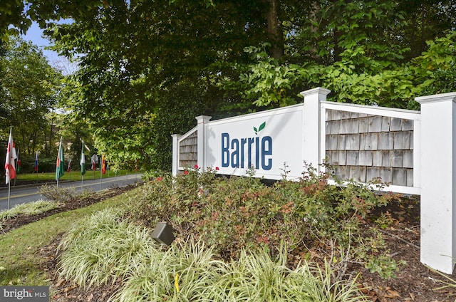 view of community / neighborhood sign