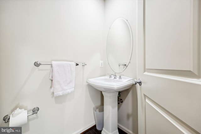 bathroom with a sink and baseboards