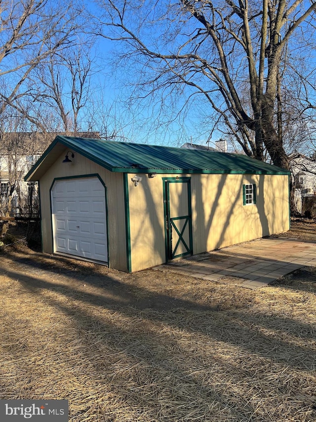 view of detached garage