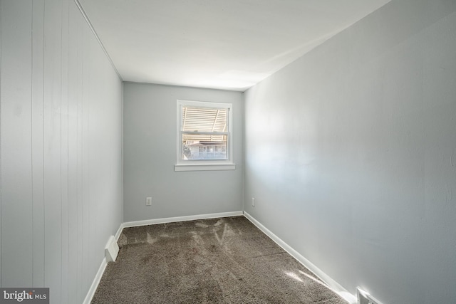 carpeted empty room featuring visible vents and baseboards