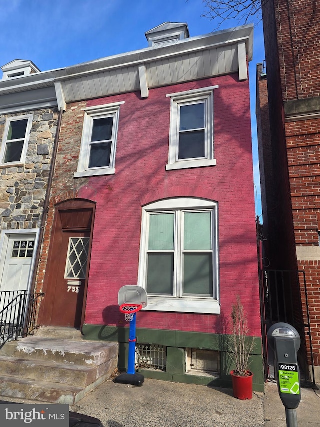 view of front of house with brick siding