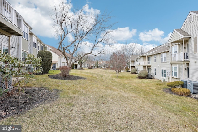 view of yard with a residential view