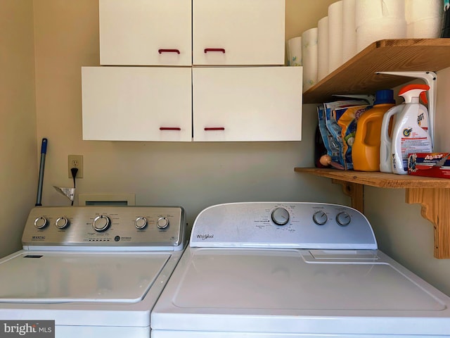 laundry room featuring cabinet space and washer and clothes dryer