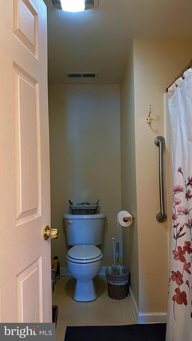 full bathroom with baseboards, visible vents, toilet, and tile patterned floors