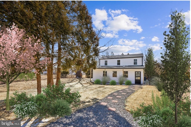 view of front of house featuring fence