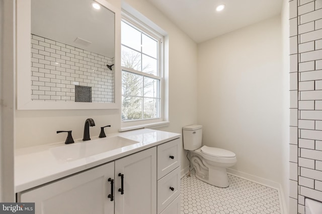 full bathroom featuring a shower, toilet, vanity, baseboards, and tile patterned floors