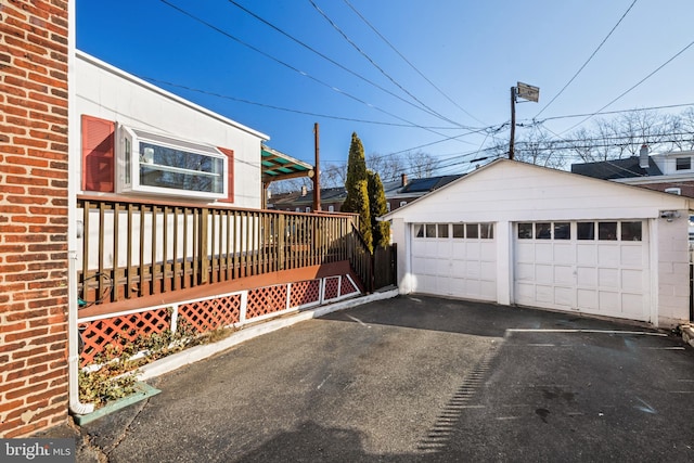 view of detached garage