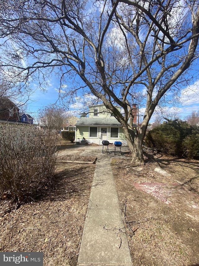 view of front of house featuring a patio area