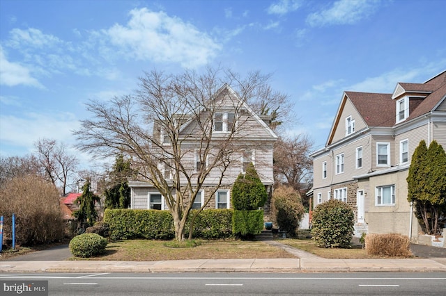 view of front of property featuring a residential view