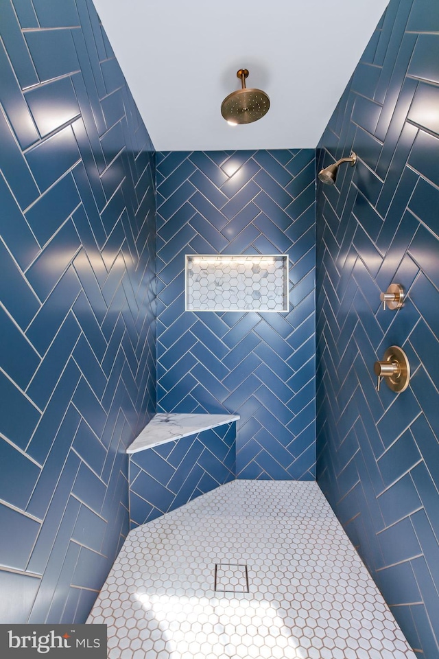 full bath featuring a tile shower and tile patterned floors