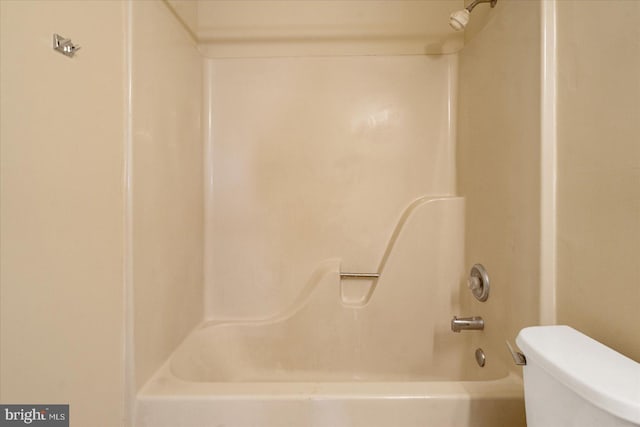 full bath with toilet and tub / shower combination