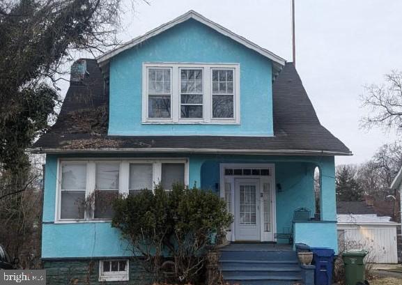 view of front of property with stucco siding