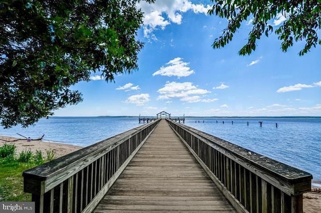 view of property's community featuring a water view