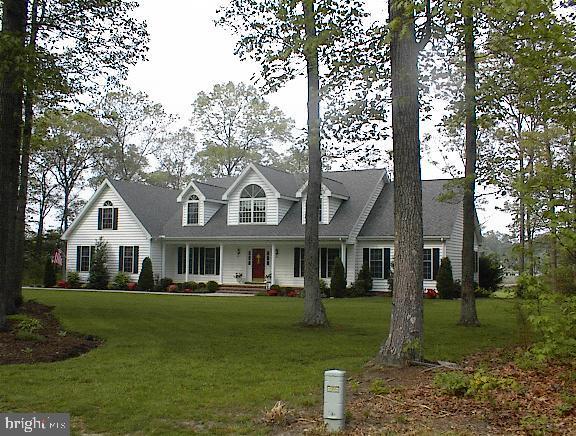 new england style home with a front yard