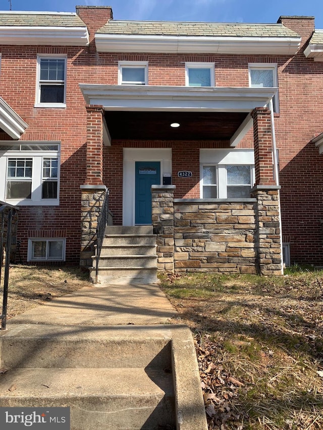 view of front facade with brick siding