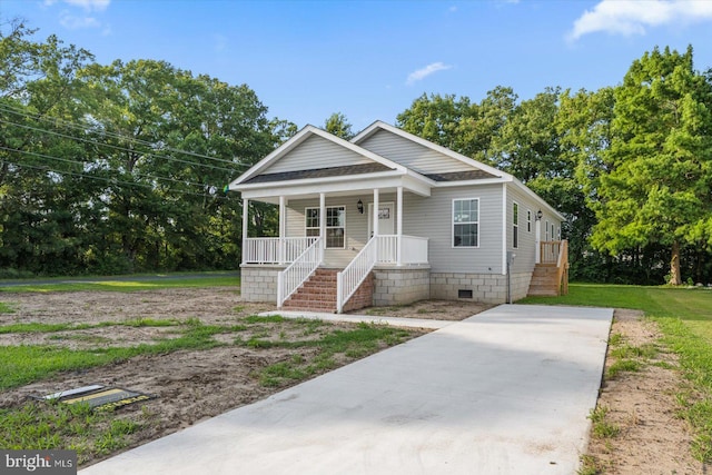 view of front of home featuring a porch, crawl space, a shingled roof, and a front lawn