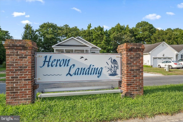 view of community / neighborhood sign