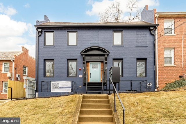 view of front of home featuring a front yard and brick siding