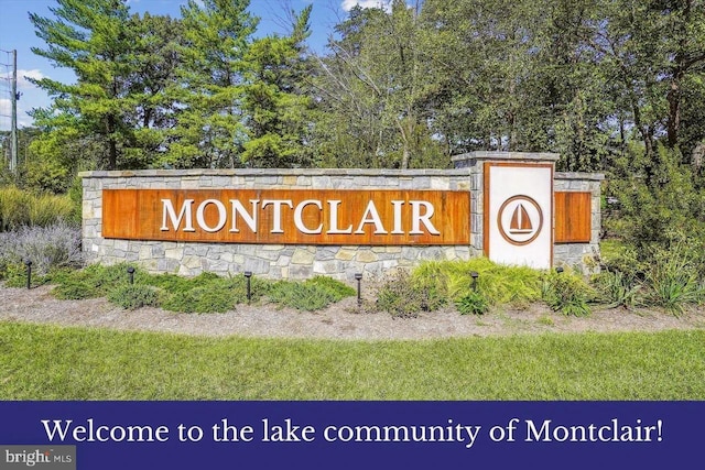 view of community / neighborhood sign