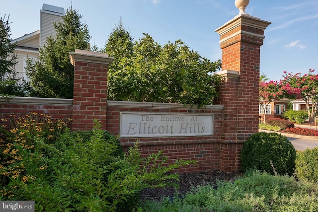 view of community / neighborhood sign