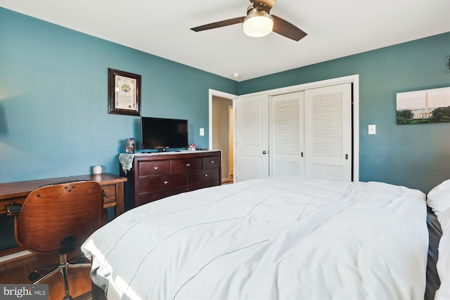 bedroom with a ceiling fan and a closet