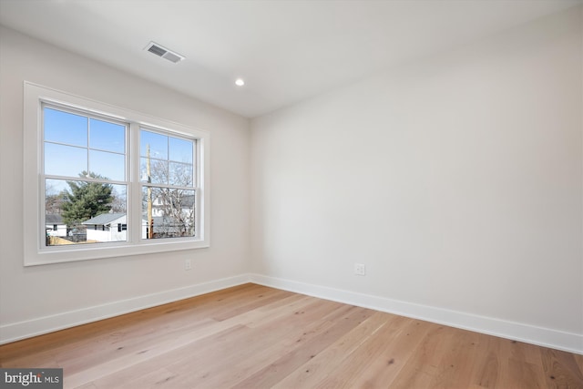 unfurnished room featuring recessed lighting, visible vents, baseboards, and light wood-style floors