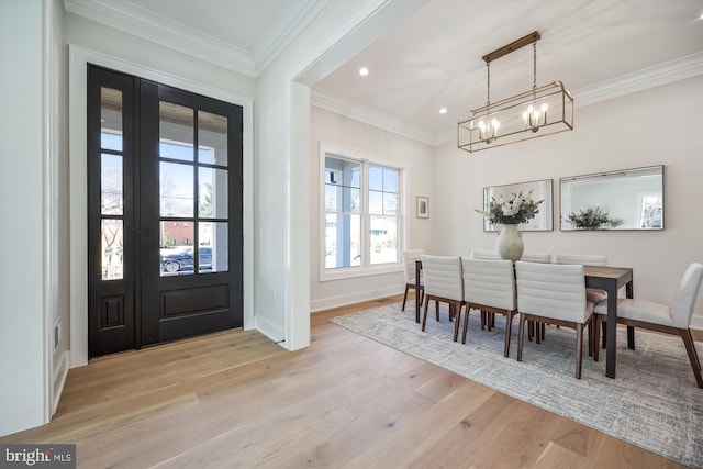 dining space with baseboards, recessed lighting, light wood-style floors, crown molding, and a chandelier