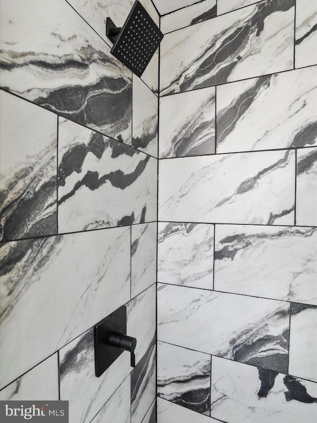 details featuring a tile shower