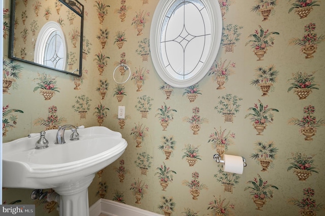 bathroom with plenty of natural light and wallpapered walls