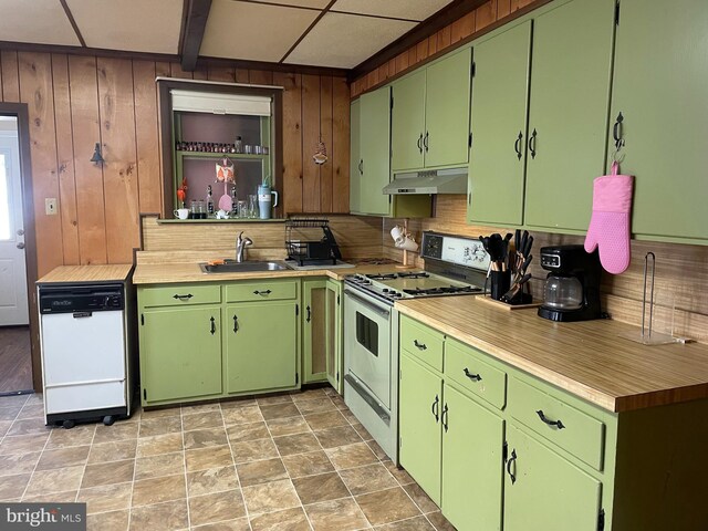 kitchen featuring white appliances, decorative backsplash, a sink, and under cabinet range hood