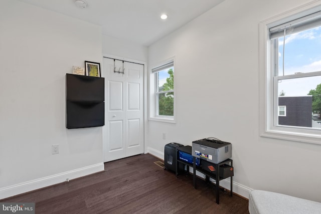 bedroom featuring a closet, baseboards, dark wood-style flooring, and recessed lighting