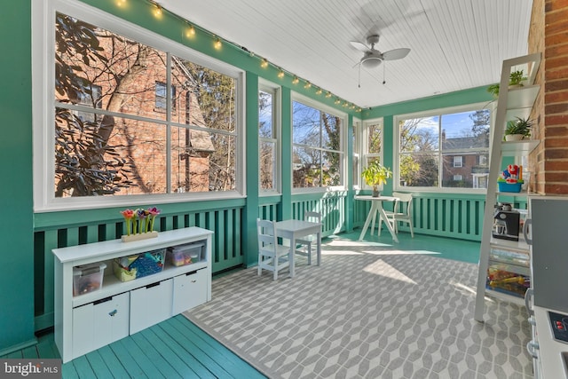 sunroom featuring ceiling fan