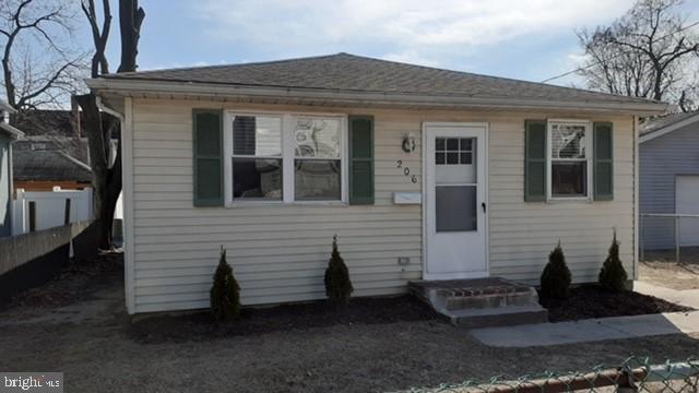 bungalow with entry steps