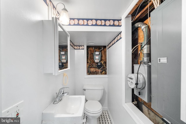 bathroom featuring a sink and toilet