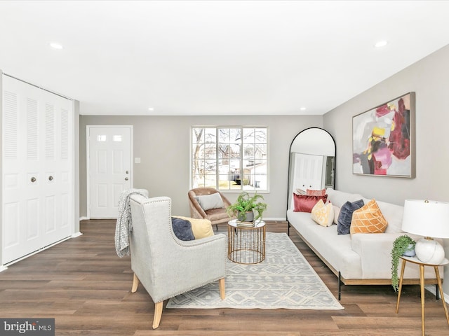 living area featuring recessed lighting, baseboards, and wood finished floors