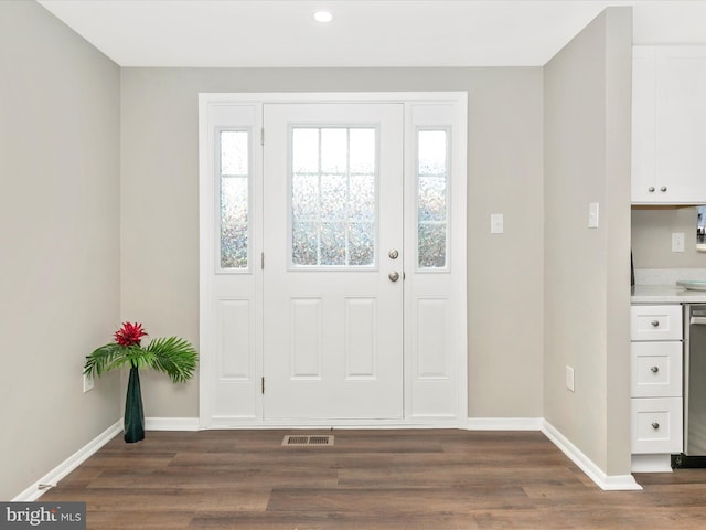 entryway featuring dark wood finished floors, visible vents, and baseboards